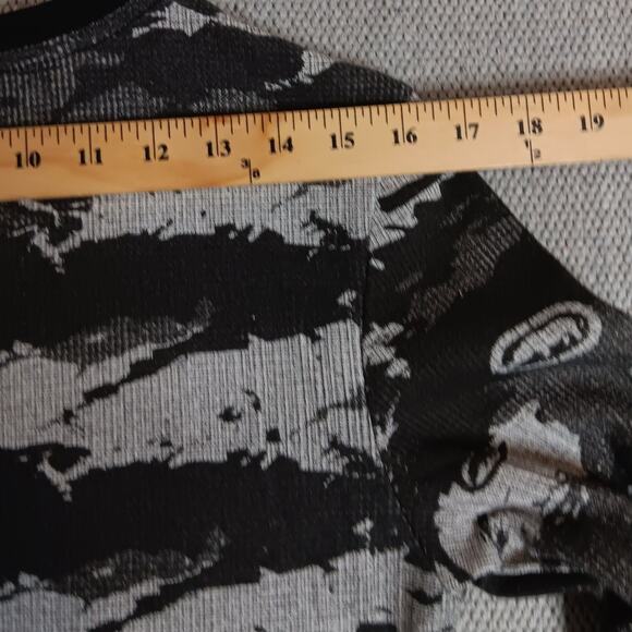 Ecko Unltd. Thermal Knit Shirt Mens S Black Gray Camo Hi Low Spell Out - Picture 10 of 14